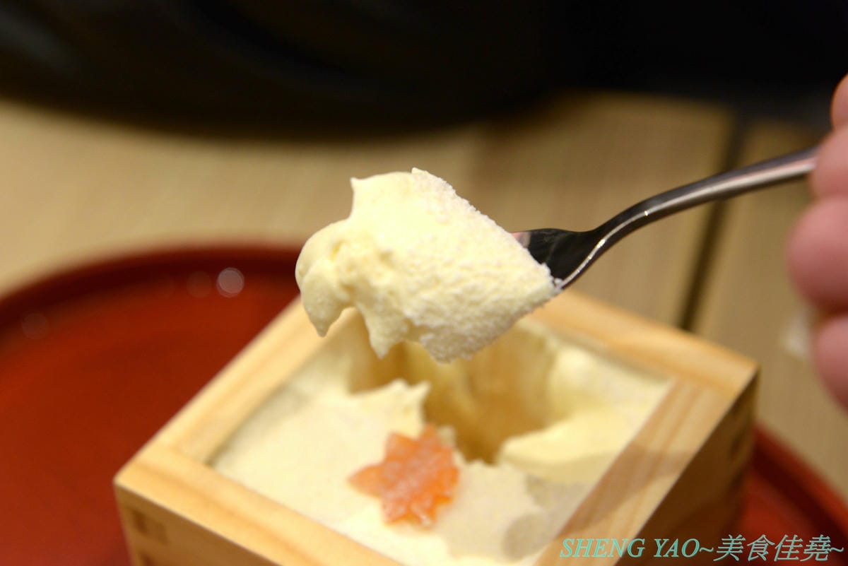 [台中梧棲]鎌倉紅葉茶屋 台中三井店 – 日本超人氣和式CAFE台灣一號店,台灣店特別推出多種輕懷食風定食,另外甜點也有台灣限定口味的,甜食比定食更推一些,招牌的木盒子裝提拉米蘇和聖代絕對