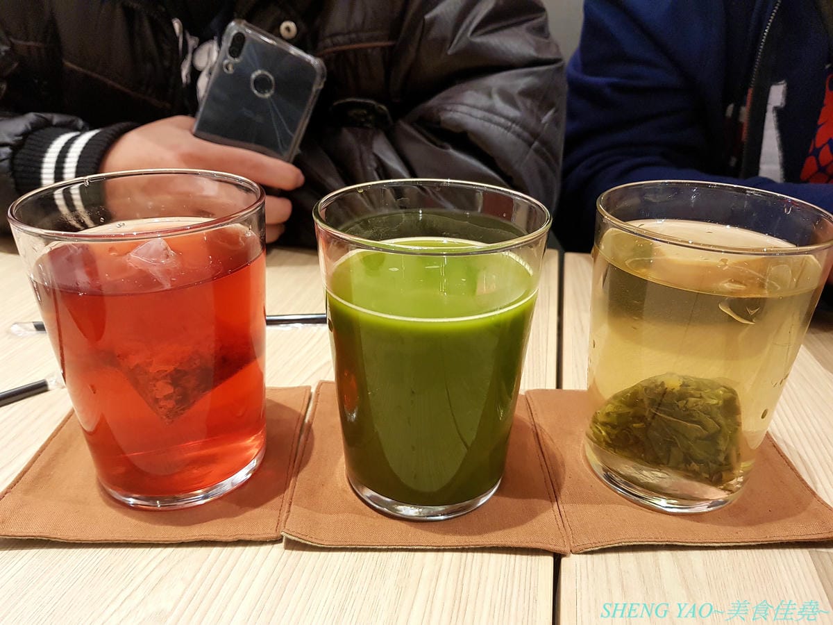 [台中梧棲]鎌倉紅葉茶屋 台中三井店 – 日本超人氣和式CAFE台灣一號店,台灣店特別推出多種輕懷食風定食,另外甜點也有台灣限定口味的,甜食比定食更推一些,招牌的木盒子裝提拉米蘇和聖代絕對
