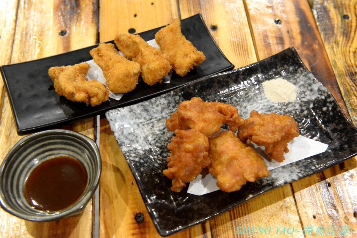 [台中龍井]皮桑 – 東海商圈附近新開的深夜食堂,餐點以炒麵、炸物為主,口味OK還不錯吃,木製手作風裝潢超有特色,很多小東西都超有梗,拍照打卡好地方,現在打卡還能玩轉盤抽餐點喔。