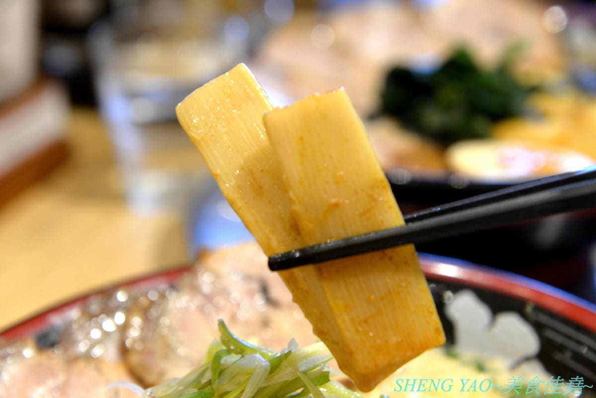 [台中梧棲]屯京拉麵 台中三井店 – 來自東京池袋的人氣豚骨拉麵店,來台灣開店7年台中終於也有分店,日本師傅駐店,湯頭味道濃厚不死鹹,口味討喜好吃,大碗份量不加價,1/1前消費滿888元有送拉麵/