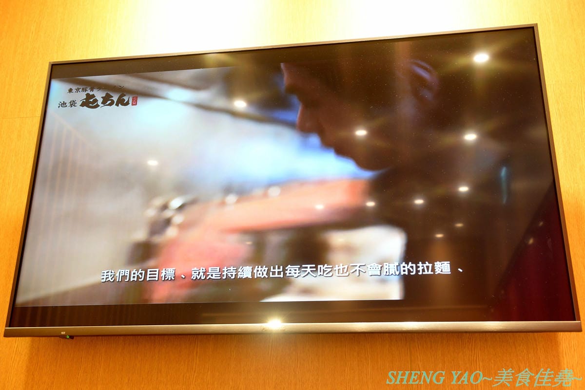 [台中梧棲]屯京拉麵 台中三井店 – 來自東京池袋的人氣豚骨拉麵店,來台灣開店7年台中終於也有分店,日本師傅駐店,湯頭味道濃厚不死鹹,口味討喜好吃,大碗份量不加價,1/1前消費滿888元有送拉麵/