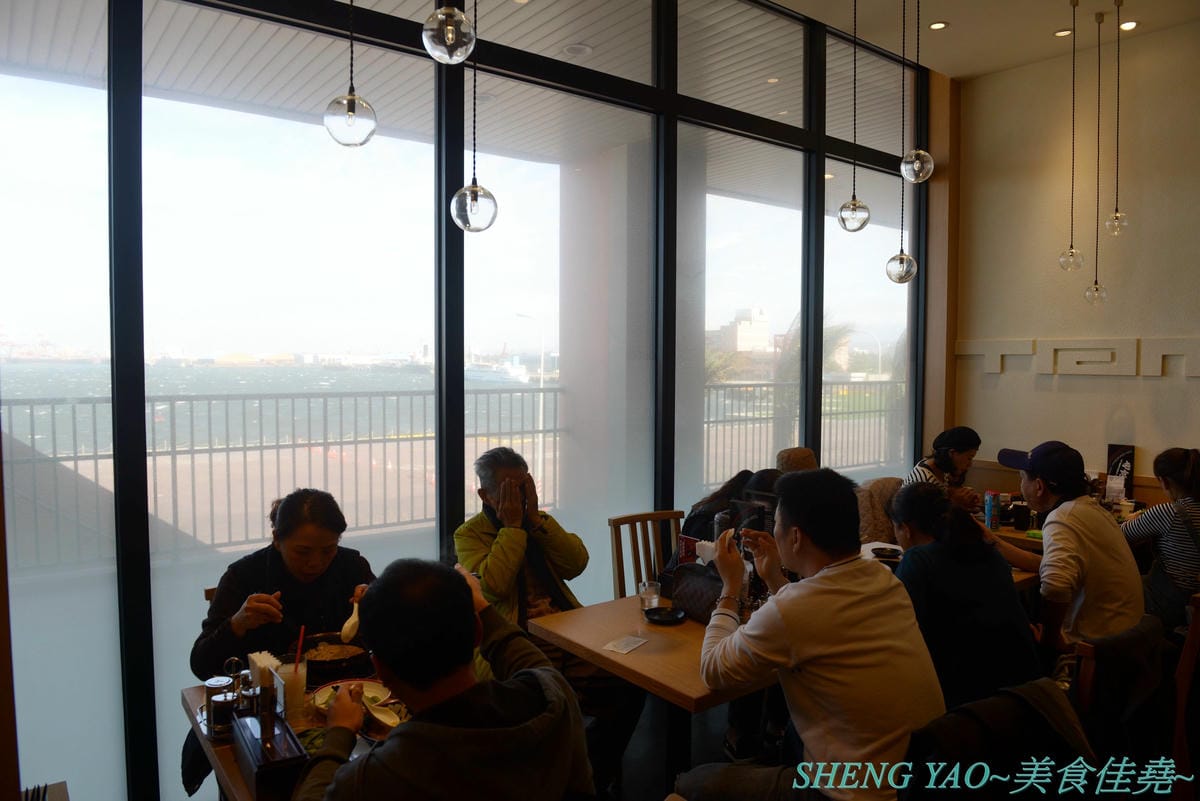 [台中梧棲]屯京拉麵 台中三井店 – 來自東京池袋的人氣豚骨拉麵店,來台灣開店7年台中終於也有分店,日本師傅駐店,湯頭味道濃厚不死鹹,口味討喜好吃,大碗份量不加價,1/1前消費滿888元有送拉麵/