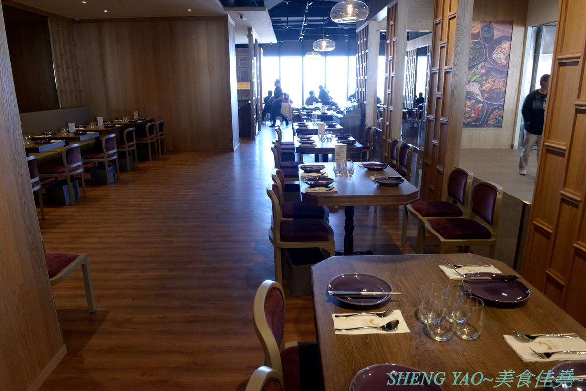 [台中梧棲]Nara Thai Cuisine 台中三井店- 連續十年獲得泰國雜誌票選最佳泰國菜餐廳,被譽為到泰國旅遊必吃的知名泰國菜餐廳,不用飛曼谷台中就吃得到,口味看個人,價格略高,金錢蝦餅還不錯吃。