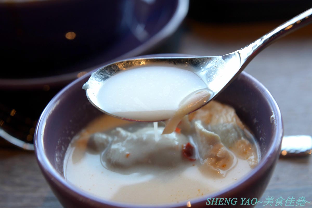 [台中梧棲]Nara Thai Cuisine 台中三井店- 連續十年獲得泰國雜誌票選最佳泰國菜餐廳,被譽為到泰國旅遊必吃的知名泰國菜餐廳,不用飛曼谷台中就吃得到,口味看個人,價格略高,金錢蝦餅還不錯吃。