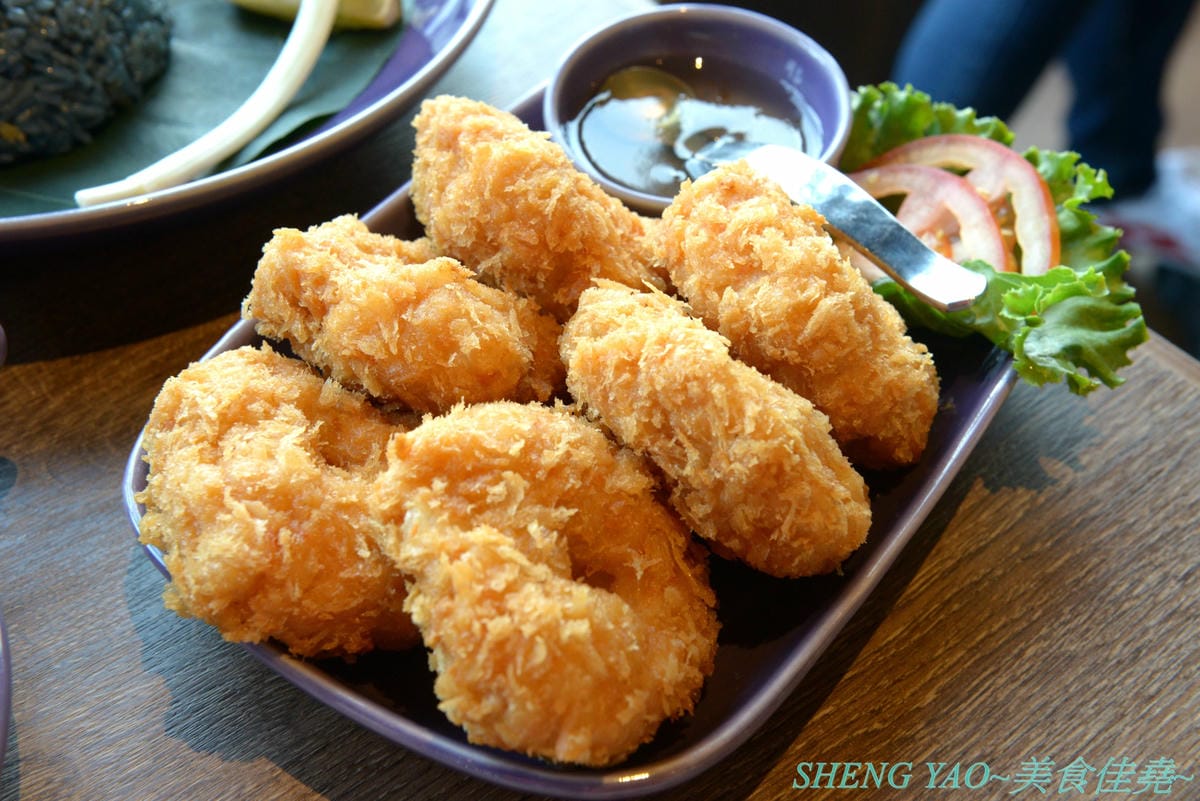 [台中梧棲]Nara Thai Cuisine 台中三井店- 連續十年獲得泰國雜誌票選最佳泰國菜餐廳,被譽為到泰國旅遊必吃的知名泰國菜餐廳,不用飛曼谷台中就吃得到,口味看個人,價格略高,金錢蝦餅還不錯吃。