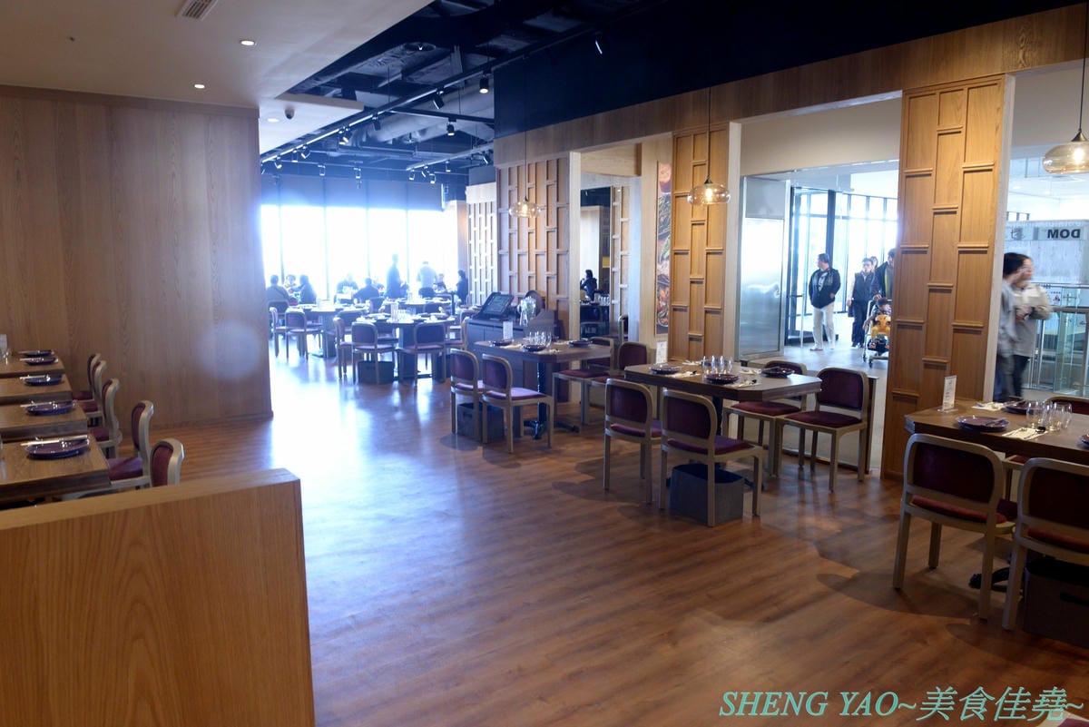 [台中梧棲]Nara Thai Cuisine 台中三井店- 連續十年獲得泰國雜誌票選最佳泰國菜餐廳,被譽為到泰國旅遊必吃的知名泰國菜餐廳,不用飛曼谷台中就吃得到,口味看個人,價格略高,金錢蝦餅還不錯吃。