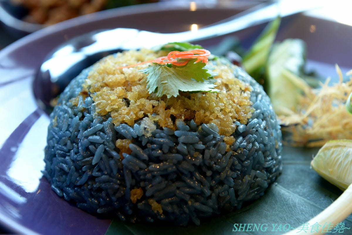 [台中梧棲]Nara Thai Cuisine 台中三井店- 連續十年獲得泰國雜誌票選最佳泰國菜餐廳,被譽為到泰國旅遊必吃的知名泰國菜餐廳,不用飛曼谷台中就吃得到,口味看個人,價格略高,金錢蝦餅還不錯吃。