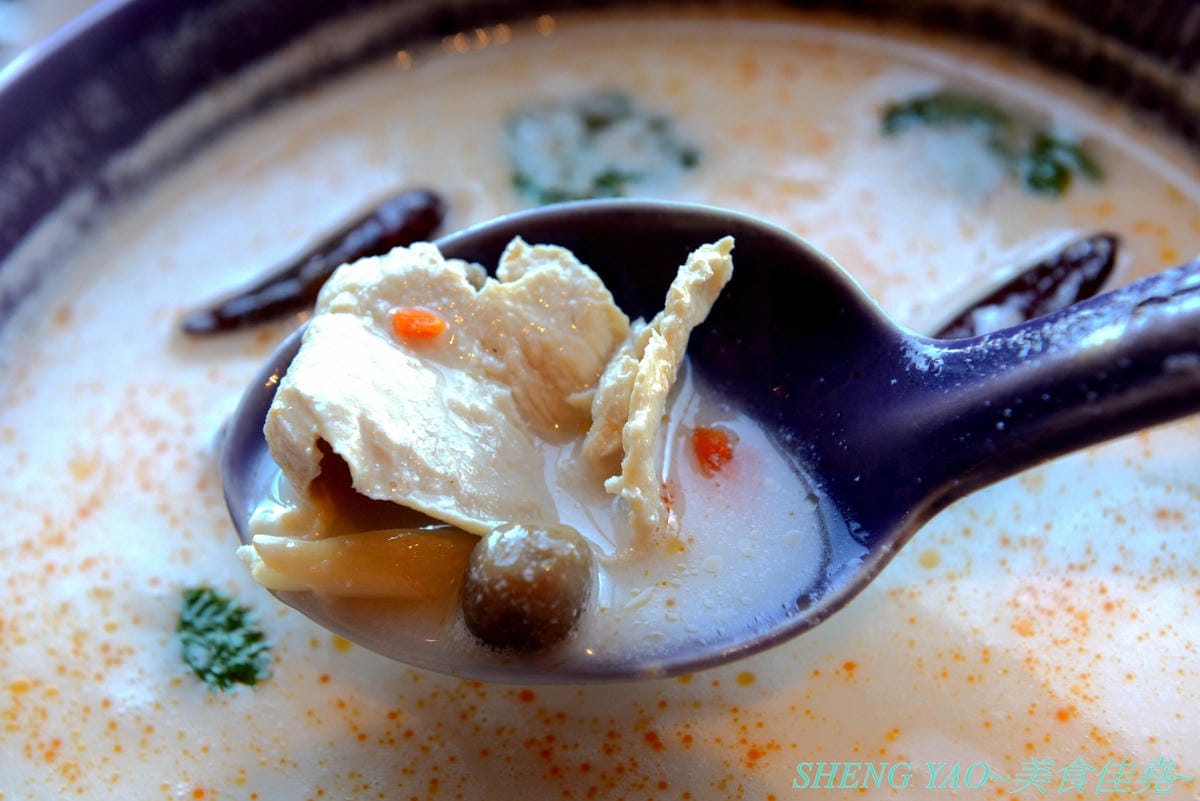 [台中梧棲]Nara Thai Cuisine 台中三井店- 連續十年獲得泰國雜誌票選最佳泰國菜餐廳,被譽為到泰國旅遊必吃的知名泰國菜餐廳,不用飛曼谷台中就吃得到,口味看個人,價格略高,金錢蝦餅還不錯吃。