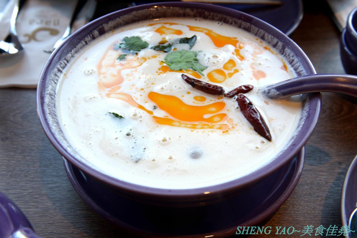 [台中梧棲]Nara Thai Cuisine 台中三井店- 連續十年獲得泰國雜誌票選最佳泰國菜餐廳,被譽為到泰國旅遊必吃的知名泰國菜餐廳,不用飛曼谷台中就吃得到,口味看個人,價格略高,金錢蝦餅還不錯吃。