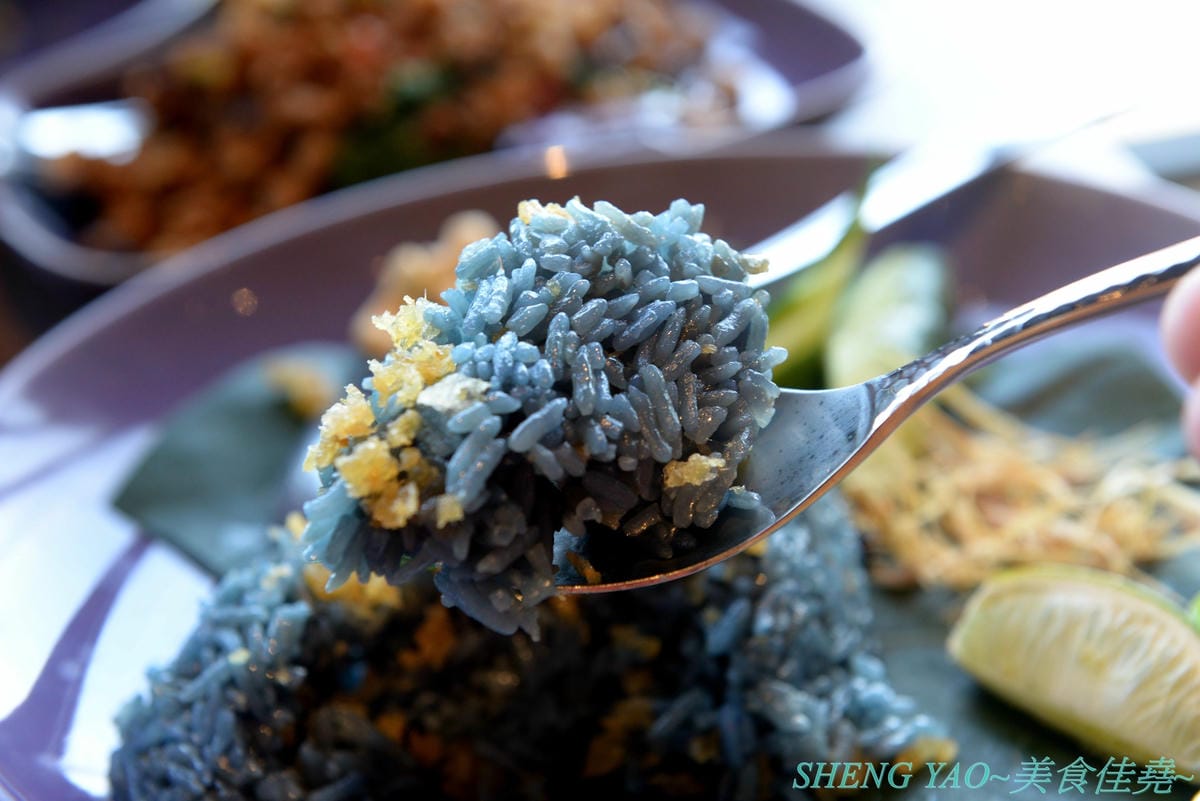 [台中梧棲]Nara Thai Cuisine 台中三井店- 連續十年獲得泰國雜誌票選最佳泰國菜餐廳,被譽為到泰國旅遊必吃的知名泰國菜餐廳,不用飛曼谷台中就吃得到,口味看個人,價格略高,金錢蝦餅還不錯吃。