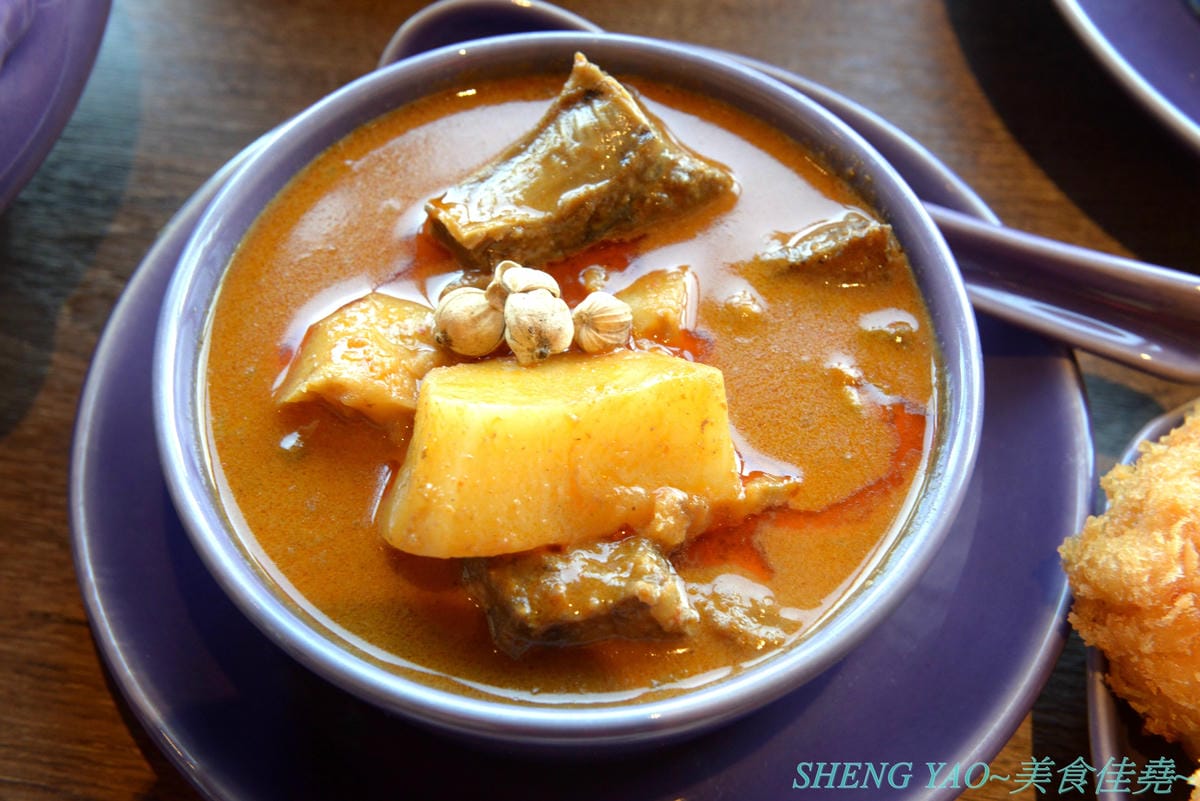 [台中梧棲]Nara Thai Cuisine 台中三井店- 連續十年獲得泰國雜誌票選最佳泰國菜餐廳,被譽為到泰國旅遊必吃的知名泰國菜餐廳,不用飛曼谷台中就吃得到,口味看個人,價格略高,金錢蝦餅還不錯吃。