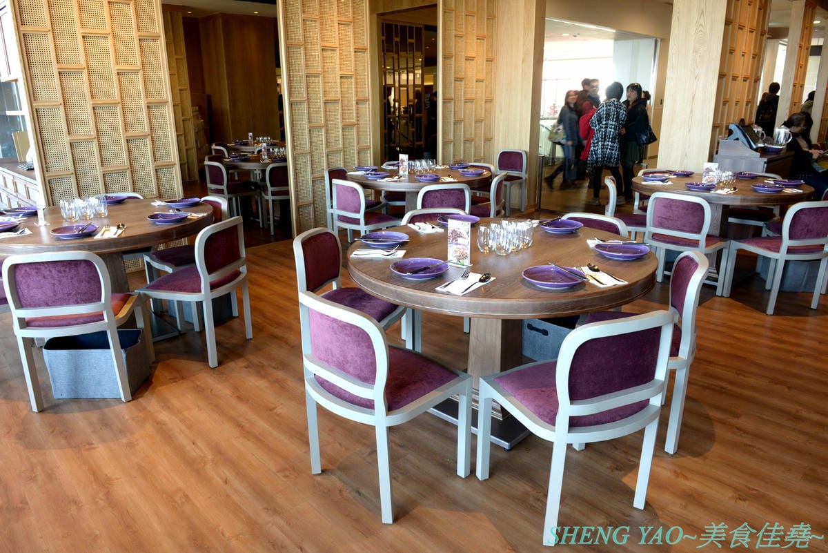 [台中梧棲]Nara Thai Cuisine 台中三井店- 連續十年獲得泰國雜誌票選最佳泰國菜餐廳,被譽為到泰國旅遊必吃的知名泰國菜餐廳,不用飛曼谷台中就吃得到,口味看個人,價格略高,金錢蝦餅還不錯吃。