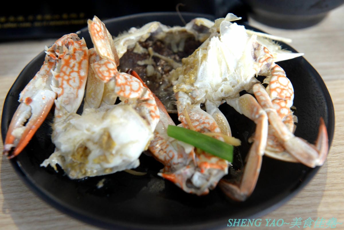 [台中沙鹿]絕品火鍋 新店面新菜單 – 海線指標性火鍋店,最強蒸氣火鍋,新店面停車更方便了,新推出絕地豪華蒸氣火鍋和個人精緻小龍蝦鍋,一個人或是多人來吃都非常推薦,大推個人精緻小龍蝦鍋,