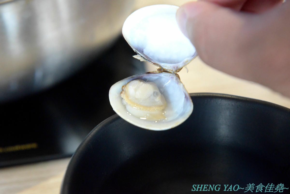 [台中沙鹿]絕品火鍋 新店面新菜單 – 海線指標性火鍋店,最強蒸氣火鍋,新店面停車更方便了,新推出絕地豪華蒸氣火鍋和個人精緻小龍蝦鍋,一個人或是多人來吃都非常推薦,大推個人精緻小龍蝦鍋,