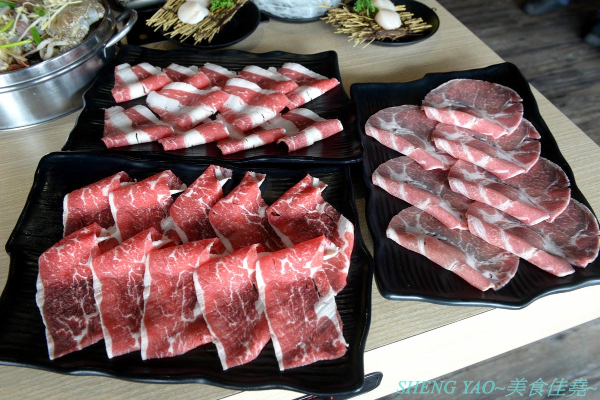 [台中沙鹿]絕品火鍋 新店面新菜單 – 海線指標性火鍋店,最強蒸氣火鍋,新店面停車更方便了,新推出絕地豪華蒸氣火鍋和個人精緻小龍蝦鍋,一個人或是多人來吃都非常推薦,大推個人精緻小龍蝦鍋,