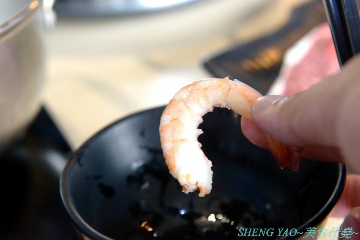 [台中沙鹿]絕品火鍋 新店面新菜單 – 海線指標性火鍋店,最強蒸氣火鍋,新店面停車更方便了,新推出絕地豪華蒸氣火鍋和個人精緻小龍蝦鍋,一個人或是多人來吃都非常推薦,大推個人精緻小龍蝦鍋,