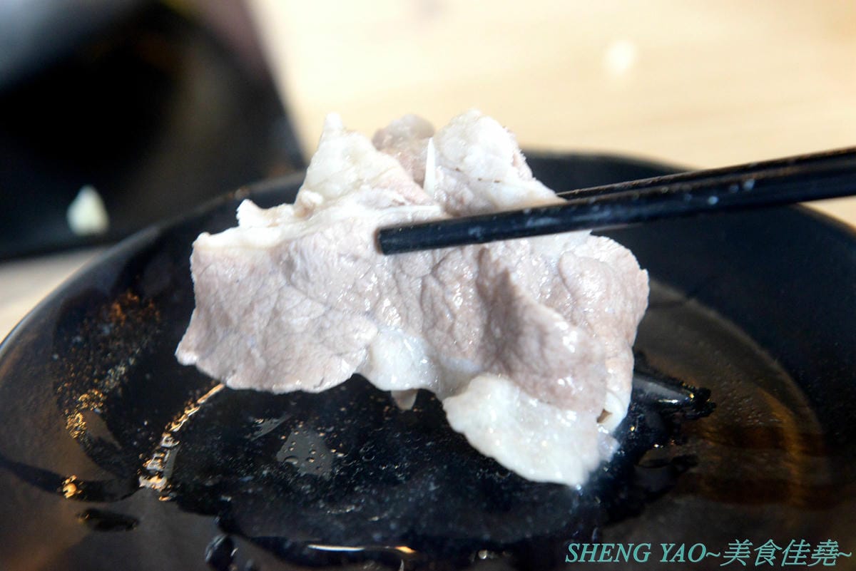 [台中沙鹿]絕品火鍋 新店面新菜單 – 海線指標性火鍋店,最強蒸氣火鍋,新店面停車更方便了,新推出絕地豪華蒸氣火鍋和個人精緻小龍蝦鍋,一個人或是多人來吃都非常推薦,大推個人精緻小龍蝦鍋,