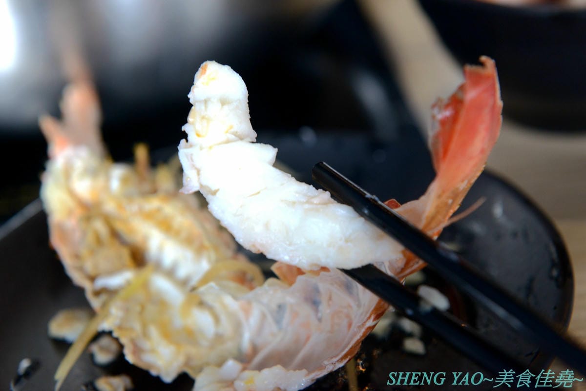 [台中沙鹿]絕品火鍋 新店面新菜單 – 海線指標性火鍋店,最強蒸氣火鍋,新店面停車更方便了,新推出絕地豪華蒸氣火鍋和個人精緻小龍蝦鍋,一個人或是多人來吃都非常推薦,大推個人精緻小龍蝦鍋,