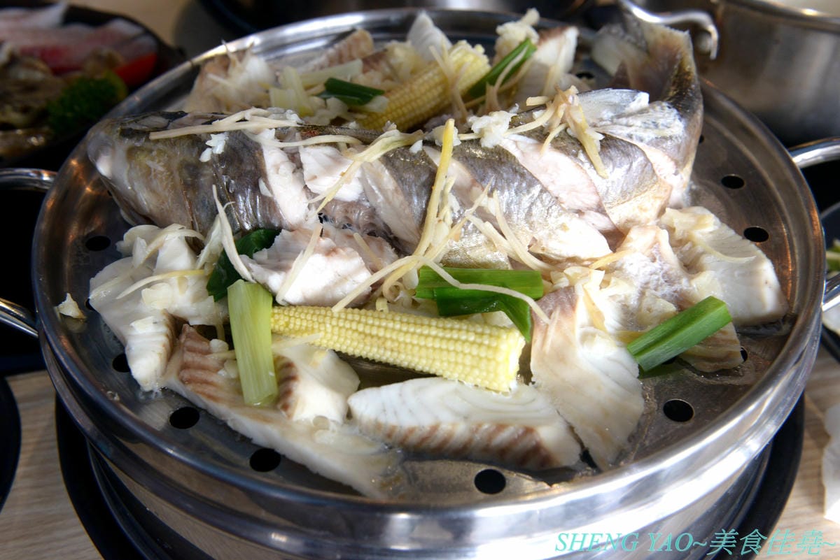 [台中沙鹿]絕品火鍋 新店面新菜單 – 海線指標性火鍋店,最強蒸氣火鍋,新店面停車更方便了,新推出絕地豪華蒸氣火鍋和個人精緻小龍蝦鍋,一個人或是多人來吃都非常推薦,大推個人精緻小龍蝦鍋,