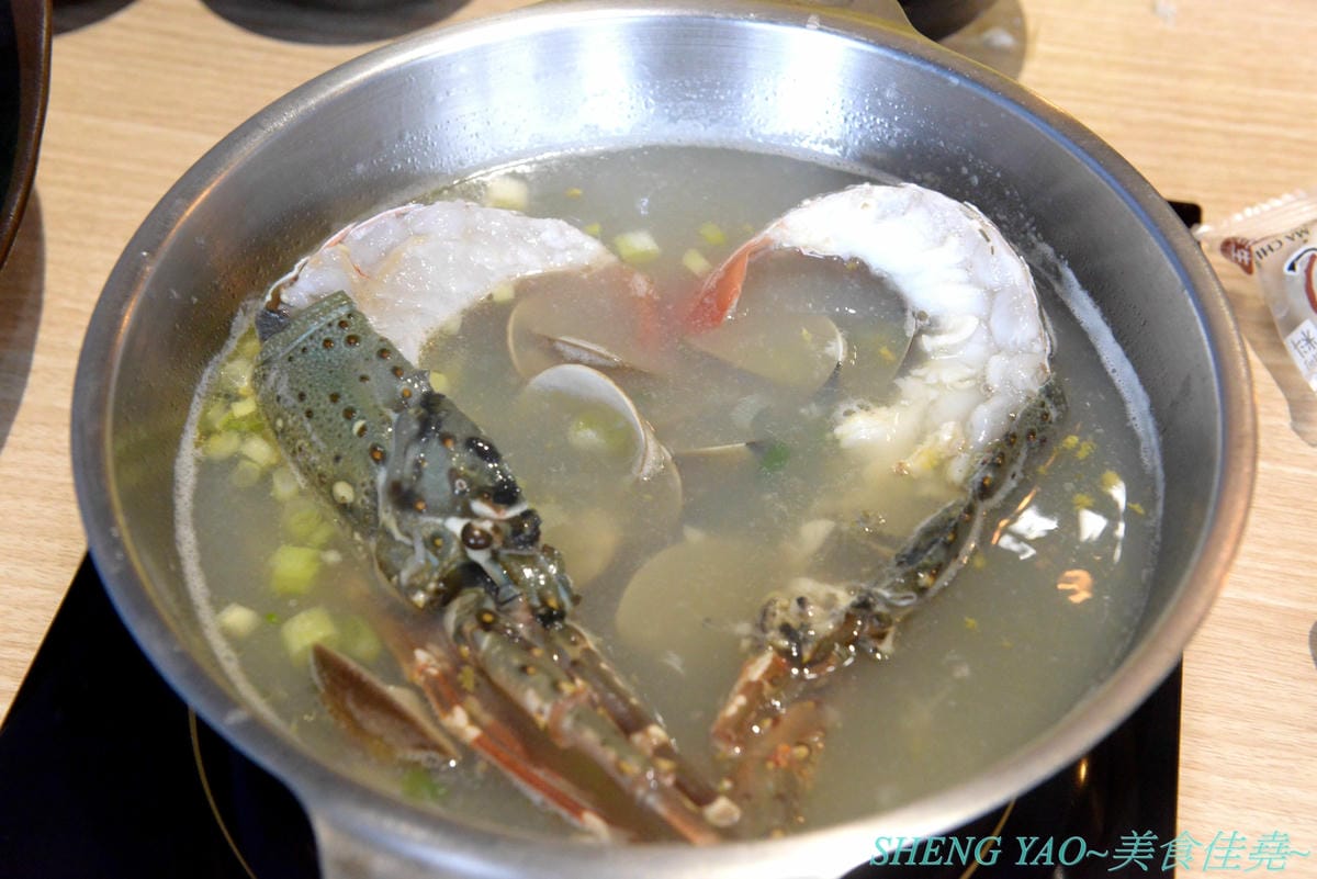 [台中沙鹿]絕品火鍋 新店面新菜單 – 海線指標性火鍋店,最強蒸氣火鍋,新店面停車更方便了,新推出絕地豪華蒸氣火鍋和個人精緻小龍蝦鍋,一個人或是多人來吃都非常推薦,大推個人精緻小龍蝦鍋,