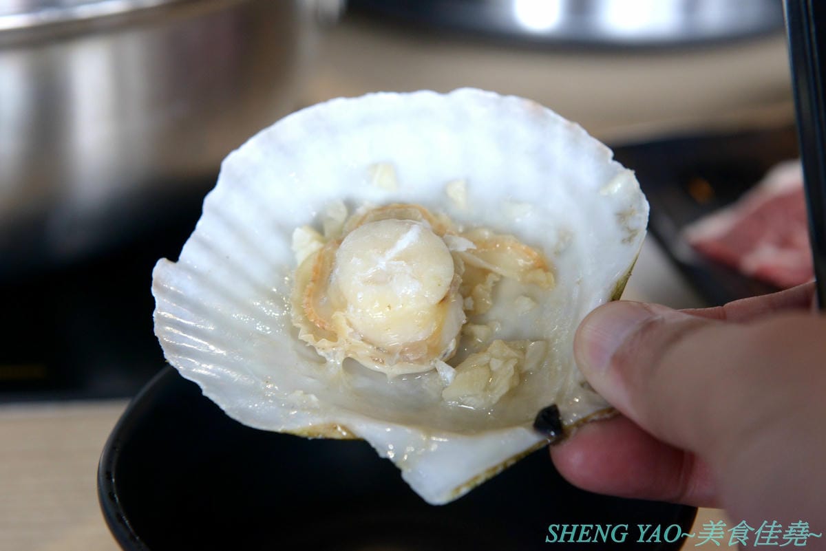 [台中沙鹿]絕品火鍋 新店面新菜單 – 海線指標性火鍋店,最強蒸氣火鍋,新店面停車更方便了,新推出絕地豪華蒸氣火鍋和個人精緻小龍蝦鍋,一個人或是多人來吃都非常推薦,大推個人精緻小龍蝦鍋,