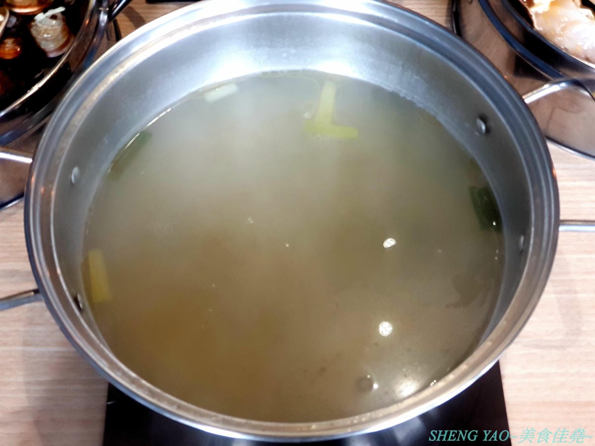 [台中沙鹿]絕品火鍋 新店面新菜單 – 海線指標性火鍋店,最強蒸氣火鍋,新店面停車更方便了,新推出絕地豪華蒸氣火鍋和個人精緻小龍蝦鍋,一個人或是多人來吃都非常推薦,大推個人精緻小龍蝦鍋,