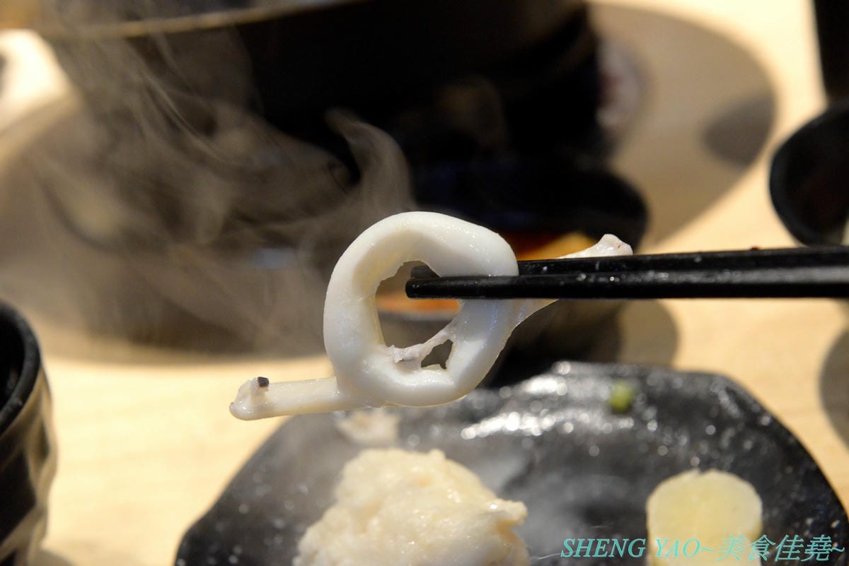 [台中東區]小旬湯 樂農.鑄鐵鍋 太平店 – 嘉義知名火鍋店進軍台中,日系木質裝潢,鍋子是用南部鐵器鑄鐵鍋並結合在地小農蔬果食材,平實價位且不收服務費,食肉族必點他們的福岡博多肉肉圈火鍋