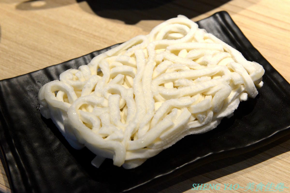[台中東區]小旬湯 樂農.鑄鐵鍋 太平店 – 嘉義知名火鍋店進軍台中,日系木質裝潢,鍋子是用南部鐵器鑄鐵鍋並結合在地小農蔬果食材,平實價位且不收服務費,食肉族必點他們的福岡博多肉肉圈火鍋