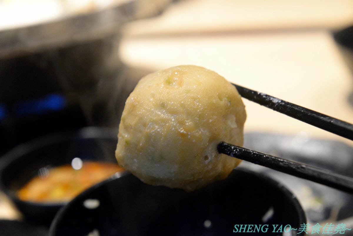 [台中東區]小旬湯 樂農.鑄鐵鍋 太平店 – 嘉義知名火鍋店進軍台中,日系木質裝潢,鍋子是用南部鐵器鑄鐵鍋並結合在地小農蔬果食材,平實價位且不收服務費,食肉族必點他們的福岡博多肉肉圈火鍋