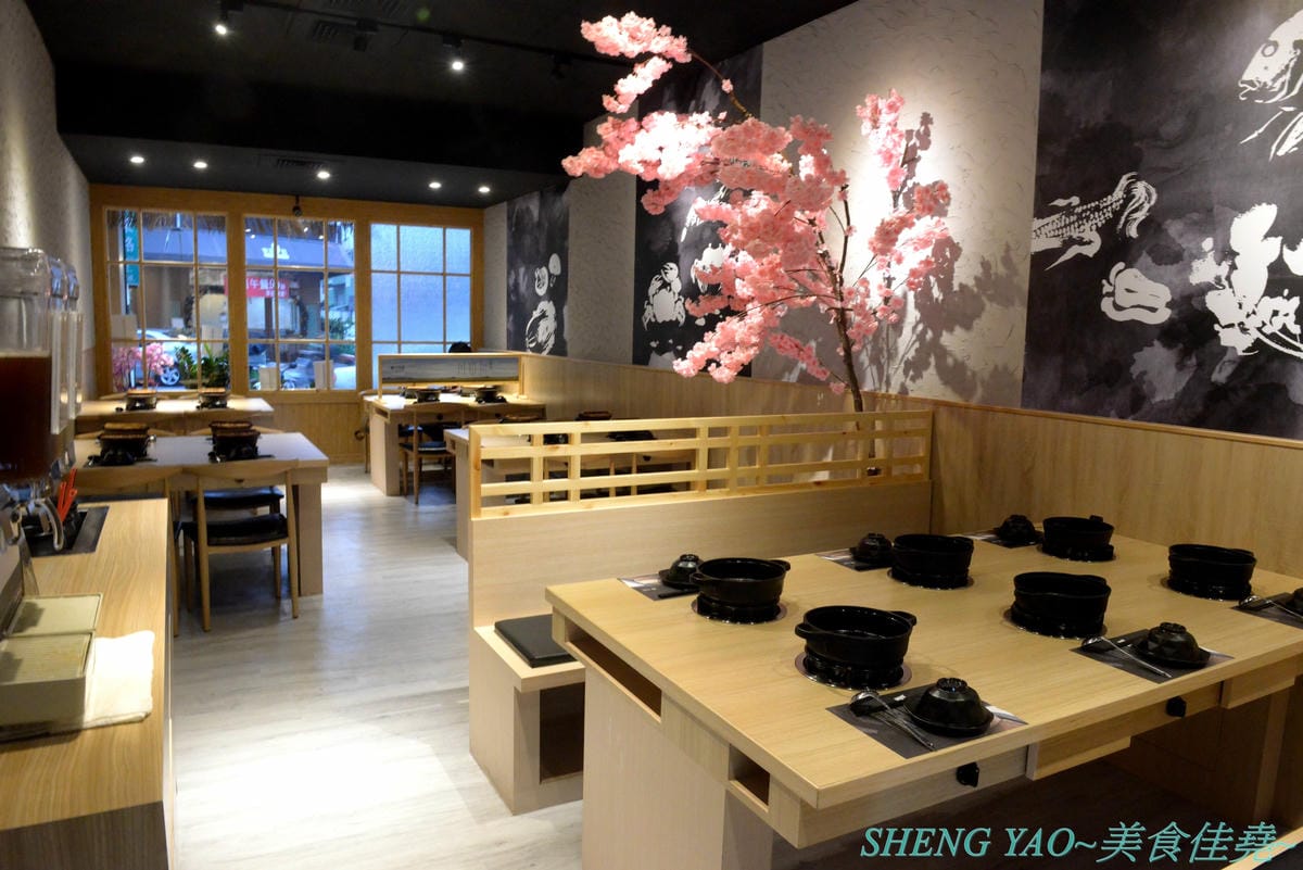 [台中東區]小旬湯 樂農.鑄鐵鍋 太平店 – 嘉義知名火鍋店進軍台中,日系木質裝潢,鍋子是用南部鐵器鑄鐵鍋並結合在地小農蔬果食材,平實價位且不收服務費,食肉族必點他們的福岡博多肉肉圈火鍋