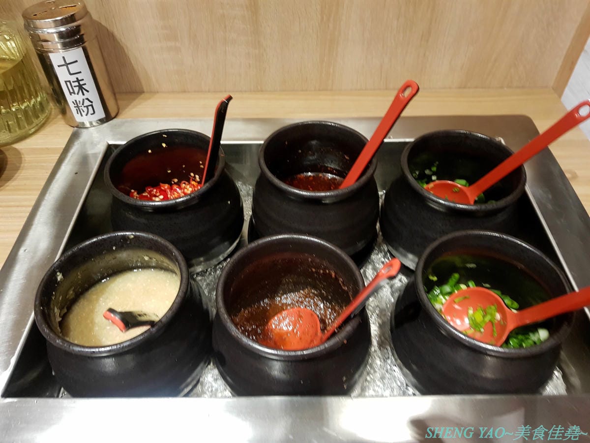 [台中東區]小旬湯 樂農.鑄鐵鍋 太平店 – 嘉義知名火鍋店進軍台中,日系木質裝潢,鍋子是用南部鐵器鑄鐵鍋並結合在地小農蔬果食材,平實價位且不收服務費,食肉族必點他們的福岡博多肉肉圈火鍋