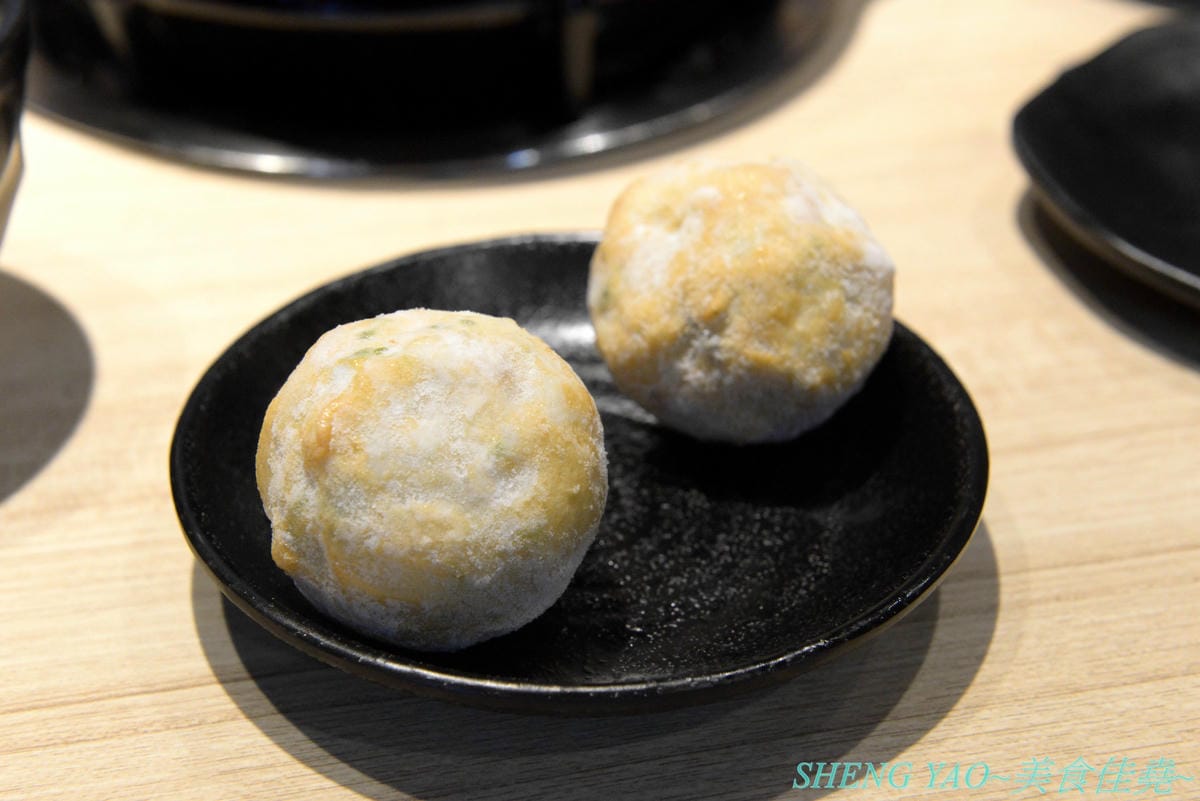 [台中東區]小旬湯 樂農.鑄鐵鍋 太平店 – 嘉義知名火鍋店進軍台中,日系木質裝潢,鍋子是用南部鐵器鑄鐵鍋並結合在地小農蔬果食材,平實價位且不收服務費,食肉族必點他們的福岡博多肉肉圈火鍋