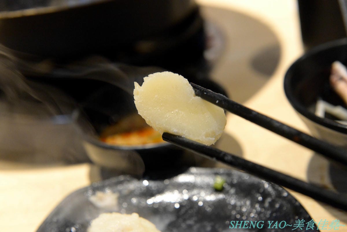 [台中東區]小旬湯 樂農.鑄鐵鍋 太平店 – 嘉義知名火鍋店進軍台中,日系木質裝潢,鍋子是用南部鐵器鑄鐵鍋並結合在地小農蔬果食材,平實價位且不收服務費,食肉族必點他們的福岡博多肉肉圈火鍋