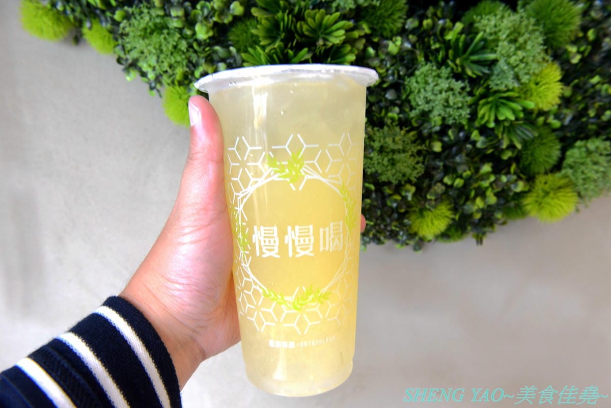[台中梧棲]慢慢喝 – 海線也有賣超夯的黑糖珍珠奶茶舒芙蕾了 !! 百元平實價位就能吃到,還有創意口味花生湯圓舒芙蕾,手搖飲料也好喝。