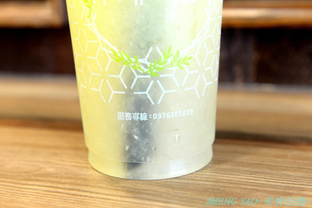 [台中梧棲]慢慢喝 – 海線也有賣超夯的黑糖珍珠奶茶舒芙蕾了 !! 百元平實價位就能吃到,還有創意口味花生湯圓舒芙蕾,手搖飲料也好喝。