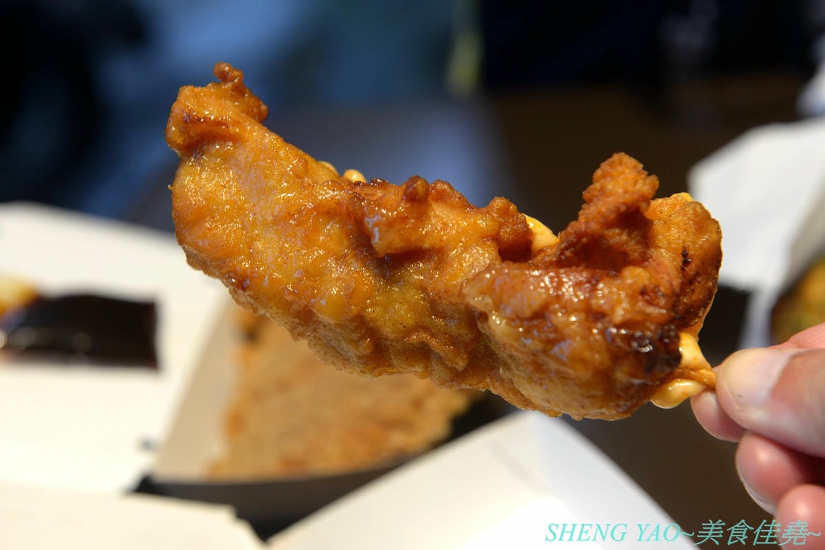 [基隆仁愛]好運殿 – 基隆少見的日式炸物專賣店,路邊炸物攤也吃得到和風唐揚雞、炙燒明太子雞等日式炸物,炸物全都現點現炸,大推炙燒明太子雞,厚厚明太子醬搭配多汁雞腿肉條,根本神好吃。