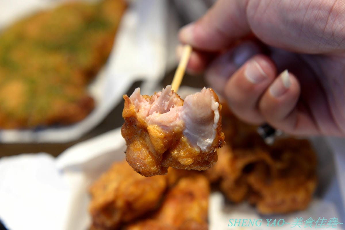 [基隆仁愛]好運殿 – 基隆少見的日式炸物專賣店,路邊炸物攤也吃得到和風唐揚雞、炙燒明太子雞等日式炸物,炸物全都現點現炸,大推炙燒明太子雞,厚厚明太子醬搭配多汁雞腿肉條,根本神好吃。