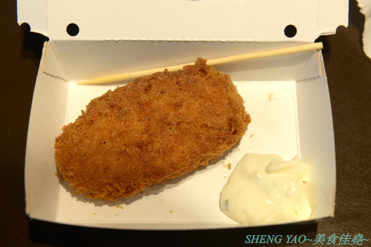 [基隆仁愛]好運殿 – 基隆少見的日式炸物專賣店,路邊炸物攤也吃得到和風唐揚雞、炙燒明太子雞等日式炸物,炸物全都現點現炸,大推炙燒明太子雞,厚厚明太子醬搭配多汁雞腿肉條,根本神好吃。
