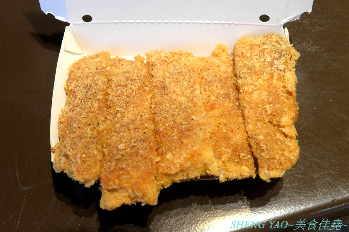 [基隆仁愛]好運殿 – 基隆少見的日式炸物專賣店,路邊炸物攤也吃得到和風唐揚雞、炙燒明太子雞等日式炸物,炸物全都現點現炸,大推炙燒明太子雞,厚厚明太子醬搭配多汁雞腿肉條,根本神好吃。