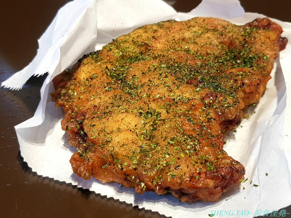 [基隆仁愛]好運殿 – 基隆少見的日式炸物專賣店,路邊炸物攤也吃得到和風唐揚雞、炙燒明太子雞等日式炸物,炸物全都現點現炸,大推炙燒明太子雞,厚厚明太子醬搭配多汁雞腿肉條,根本神好吃。