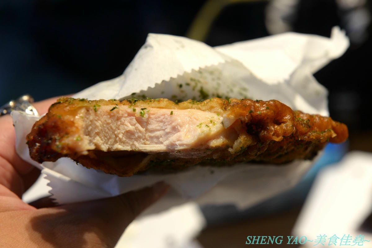[基隆仁愛]好運殿 – 基隆少見的日式炸物專賣店,路邊炸物攤也吃得到和風唐揚雞、炙燒明太子雞等日式炸物,炸物全都現點現炸,大推炙燒明太子雞,厚厚明太子醬搭配多汁雞腿肉條,根本神好吃。