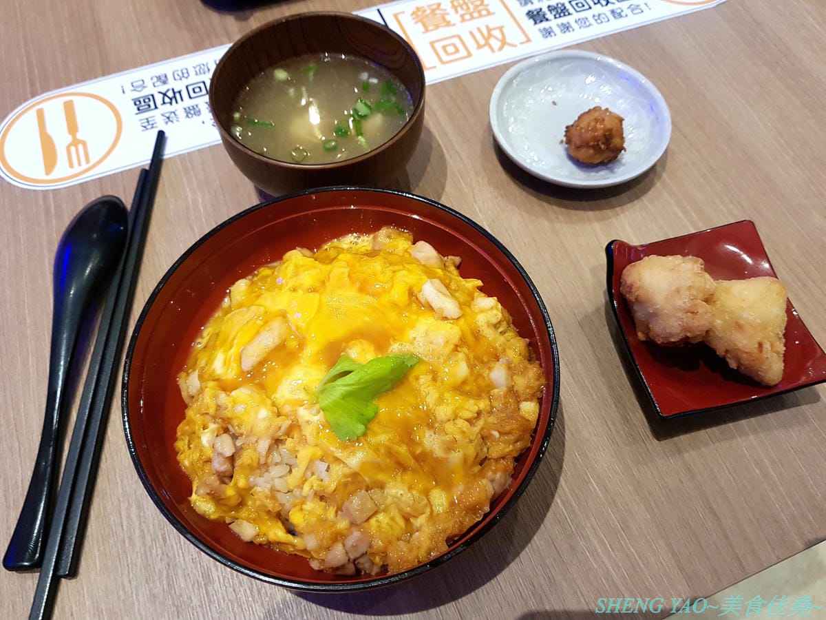 [台中梧棲]雞三和 台中三井店 – 台中三井OUTLET一樓美食街人氣店家,來自名古屋將近120年歷史的老店,主打親子丼等雞肉料理,食材講究,口味也好吃。