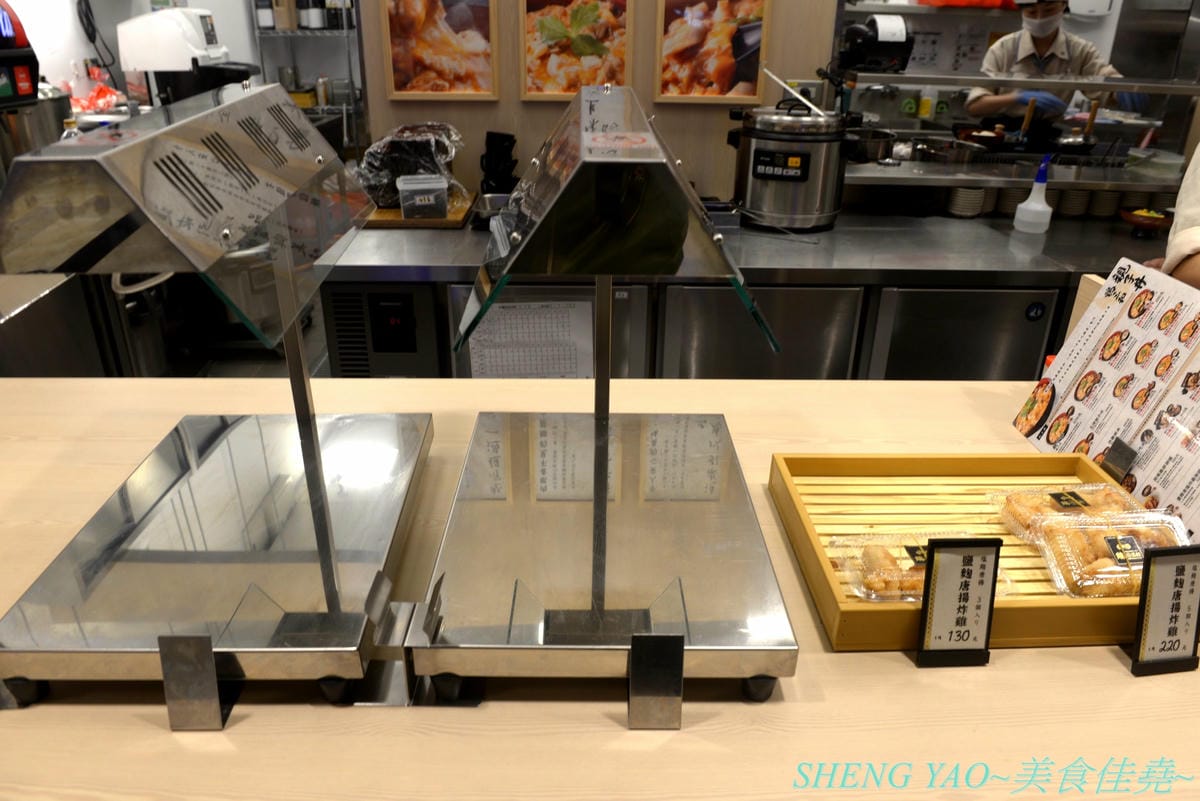 [台中梧棲]雞三和 台中三井店 – 台中三井OUTLET一樓美食街人氣店家,來自名古屋將近120年歷史的老店,主打親子丼等雞肉料理,食材講究,口味也好吃。