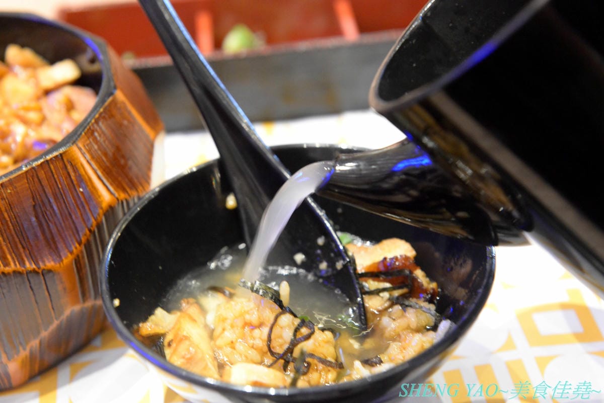 [台中梧棲]雞三和 台中三井店 – 台中三井OUTLET一樓美食街人氣店家,來自名古屋將近120年歷史的老店,主打親子丼等雞肉料理,食材講究,口味也好吃。