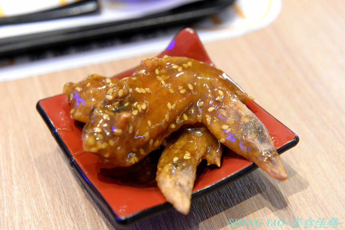 [台中梧棲]雞三和 台中三井店 – 台中三井OUTLET一樓美食街人氣店家,來自名古屋將近120年歷史的老店,主打親子丼等雞肉料理,食材講究,口味也好吃。