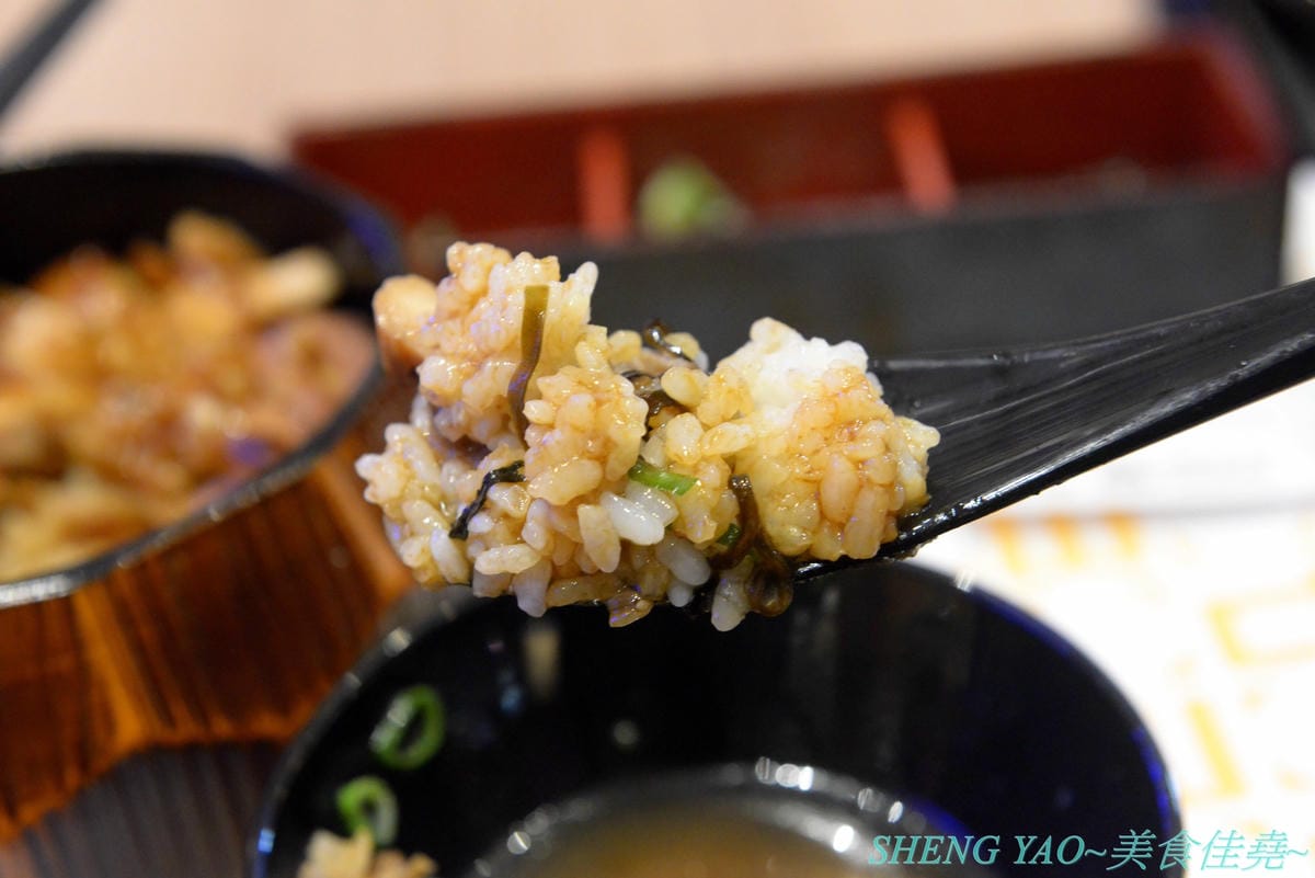 [台中梧棲]雞三和 台中三井店 – 台中三井OUTLET一樓美食街人氣店家,來自名古屋將近120年歷史的老店,主打親子丼等雞肉料理,食材講究,口味也好吃。