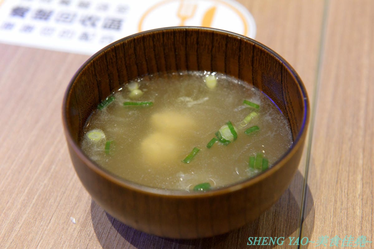 [台中梧棲]雞三和 台中三井店 – 台中三井OUTLET一樓美食街人氣店家,來自名古屋將近120年歷史的老店,主打親子丼等雞肉料理,食材講究,口味也好吃。