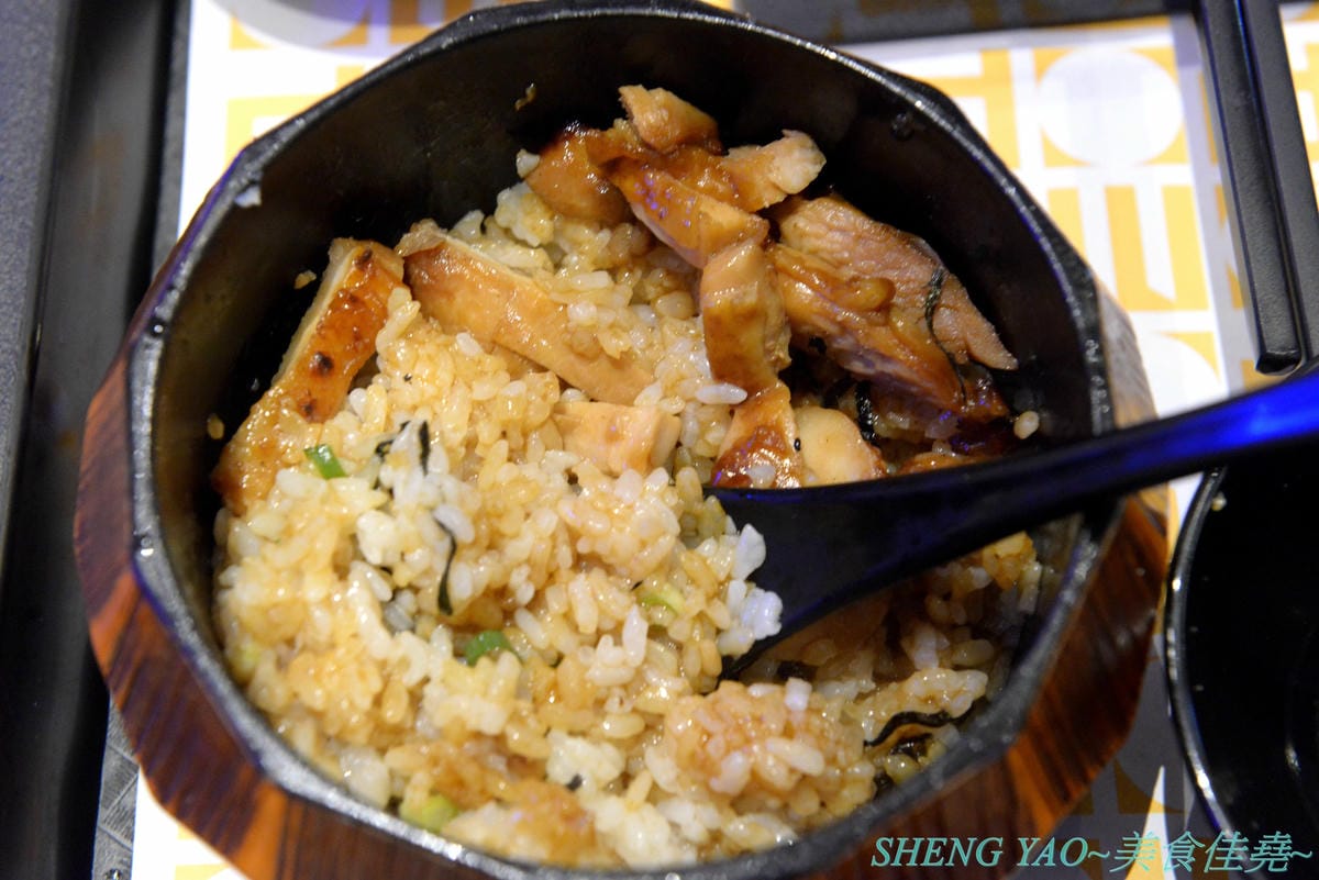 [台中梧棲]雞三和 台中三井店 – 台中三井OUTLET一樓美食街人氣店家,來自名古屋將近120年歷史的老店,主打親子丼等雞肉料理,食材講究,口味也好吃。