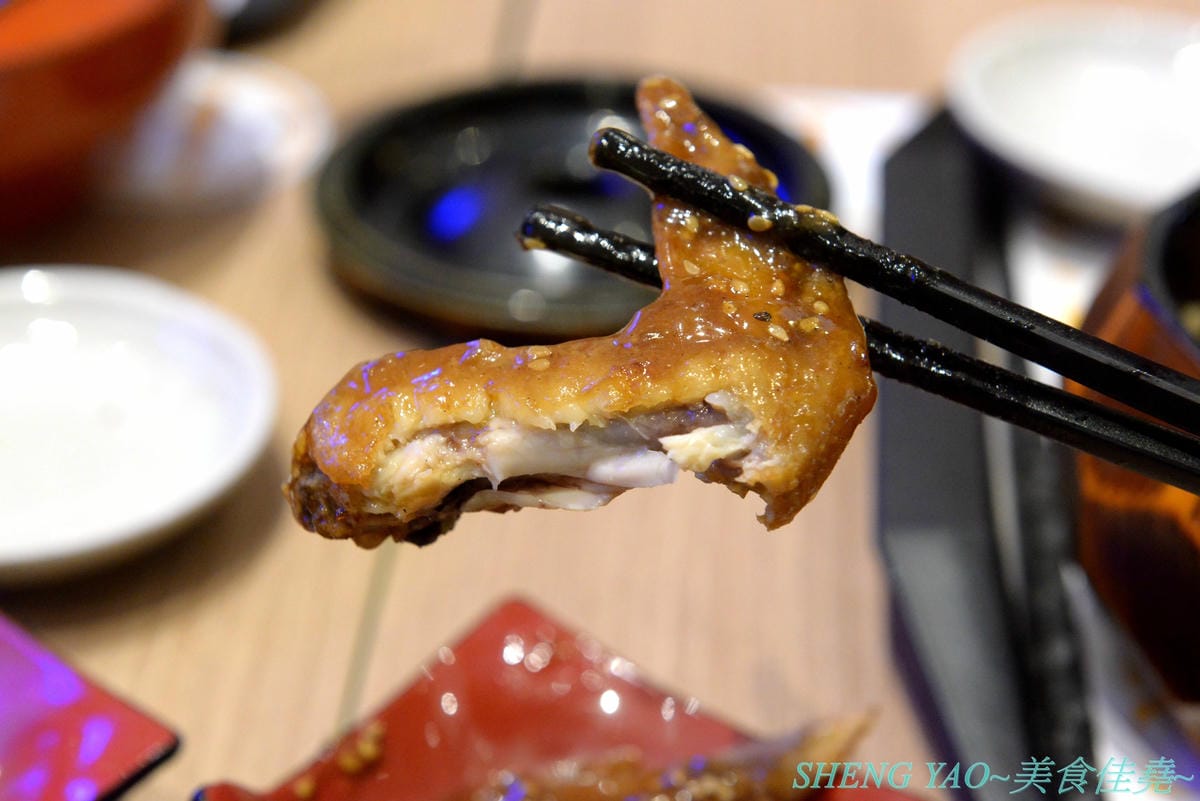 [台中梧棲]雞三和 台中三井店 – 台中三井OUTLET一樓美食街人氣店家,來自名古屋將近120年歷史的老店,主打親子丼等雞肉料理,食材講究,口味也好吃。