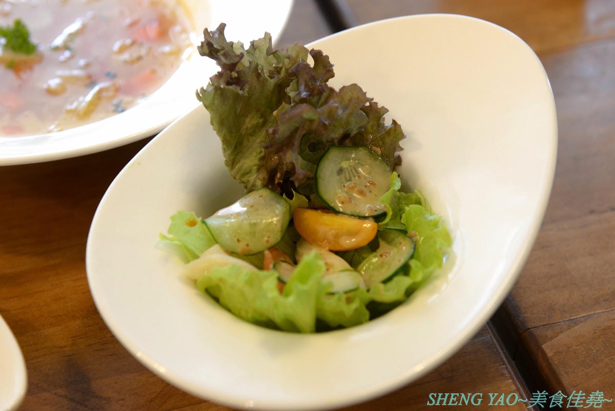 [台中北區]義娜堤餐廚 – 台中超特別的庭院野餐風義式餐廳,環境溫馨舒適,老闆在澳洲廚藝學院習藝,餐點食材講究,口味樸實,店內還有賣唐寧茶以及台中其他地方喝不到的澳洲香草奶茶。(已歇業)
